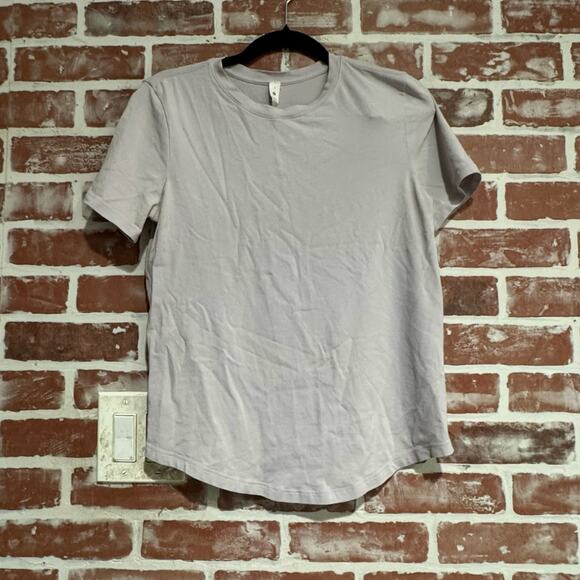 Lululemon Love Curved Hem Crewneck T-Shirt Lilac Ether Size 4 GUC Womens - Picture 1 of 9